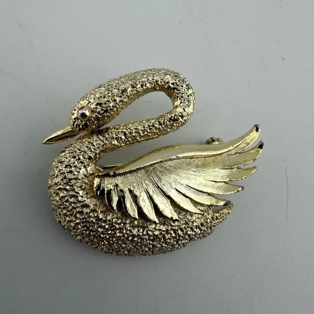 Vintage Gerrys Swan Brooch Small Gold Tone Vintage Textured‎ Figural Animal Pin